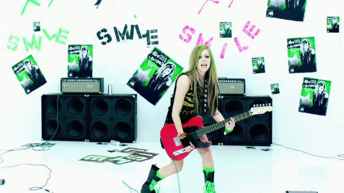 Avril Lavigne - Smile 0509 - Avril - Lavigne - Smile - Official - Music - Video - Caps - Paart 2
