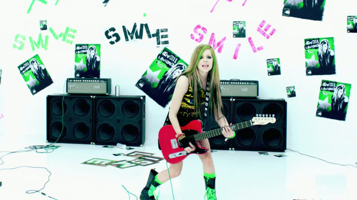 Avril Lavigne - Smile 0510 - Avril - Lavigne - Smile - Official - Music - Video - Caps - Paart 2