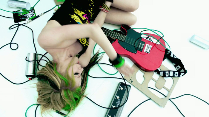 Avril Lavigne - Smile 0533