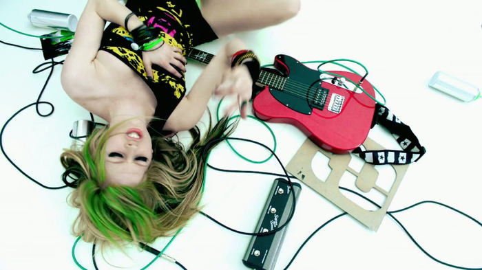 Avril Lavigne - Smile 0535