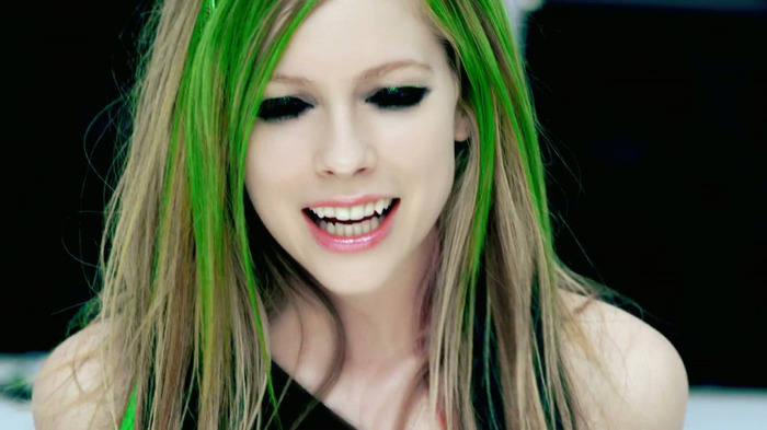 Avril Lavigne - Smile 0975