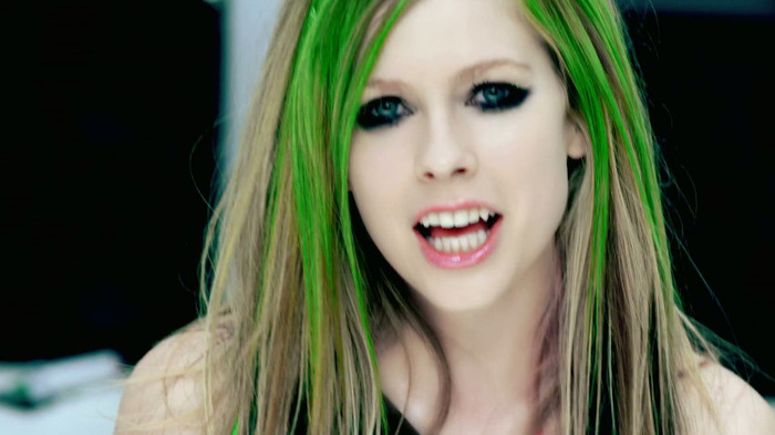 Avril Lavigne - Smile 0978