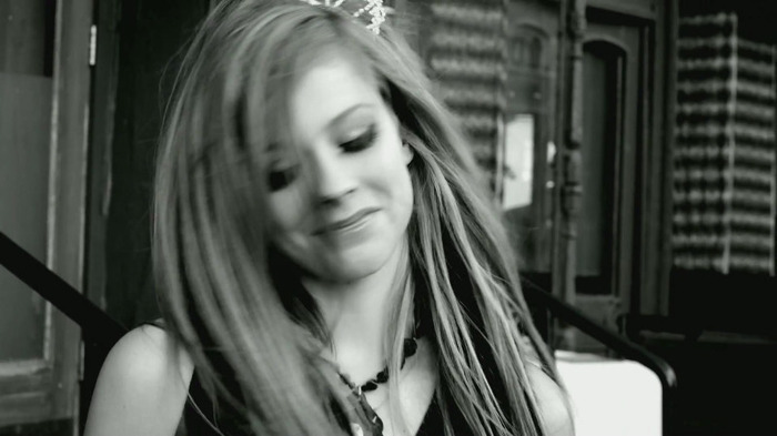 Avril Lavigne - Smile 0982