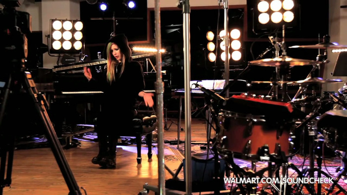 Avril Lavigne on Walmart Soundcheck_ Twitter 013 - Avril - Lavigne - on - Walmart - Soundcheck - Twitter