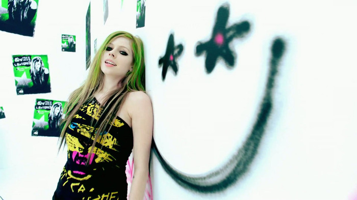 Avril Lavigne - Smile 0998 - Avril - Lavigne - Smile - Official - Music - Video - Caps - Paart 2