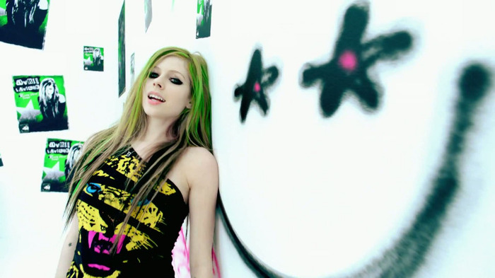 Avril Lavigne - Smile 0999 - Avril - Lavigne - Smile - Official - Music - Video - Caps - Paart 2