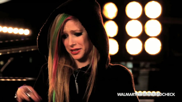 Avril Lavigne on Walmart Soundcheck_ Twitter 017 - Avril - Lavigne - on - Walmart - Soundcheck - Twitter