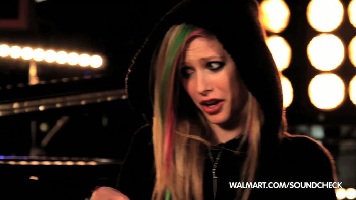 Avril Lavigne on Walmart Soundcheck_ Twitter 019