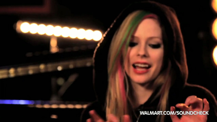 Avril Lavigne on Walmart Soundcheck_ Twitter 028