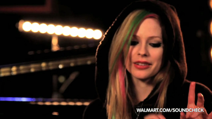 Avril Lavigne on Walmart Soundcheck_ Twitter 029