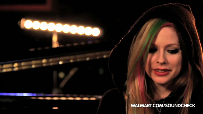 Avril Lavigne on Walmart Soundcheck_ Twitter 032