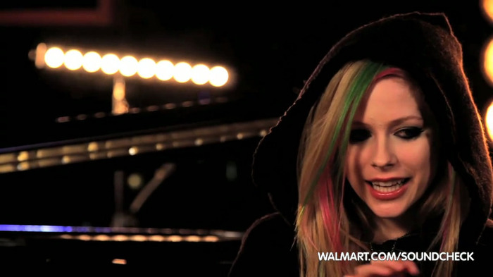 Avril Lavigne on Walmart Soundcheck_ Twitter 034