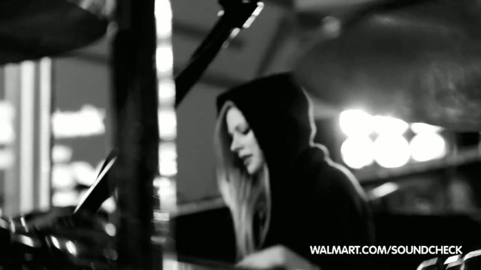 Avril Lavigne on Walmart Soundcheck_ Twitter 046