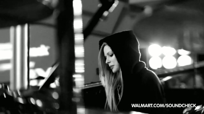 Avril Lavigne on Walmart Soundcheck_ Twitter 047