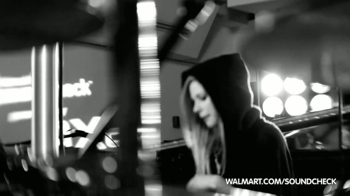 Avril Lavigne on Walmart Soundcheck_ Twitter 049