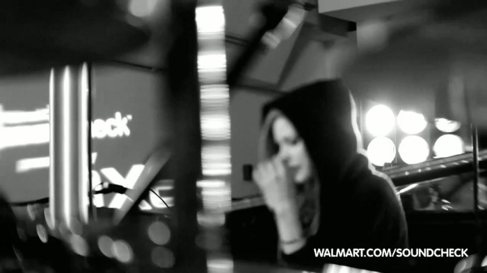 Avril Lavigne on Walmart Soundcheck_ Twitter 050