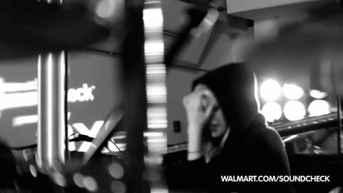 Avril Lavigne on Walmart Soundcheck_ Twitter 051