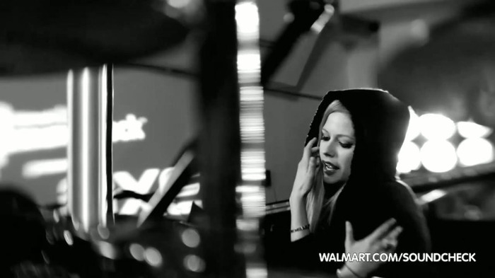 Avril Lavigne on Walmart Soundcheck_ Twitter 054