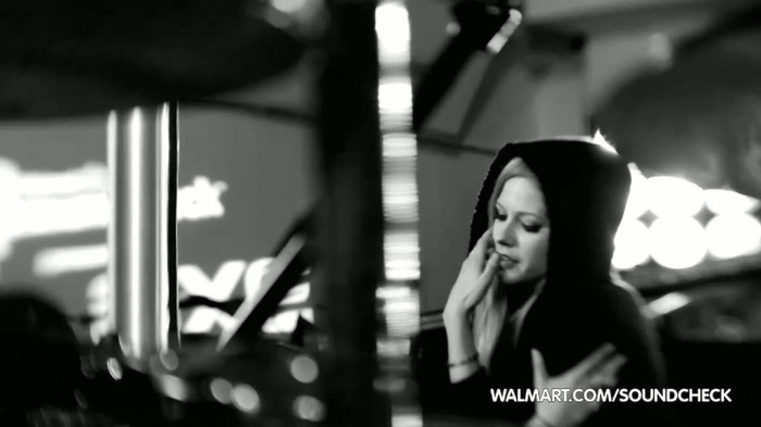 Avril Lavigne on Walmart Soundcheck_ Twitter 055