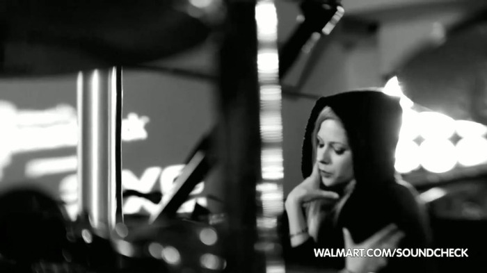 Avril Lavigne on Walmart Soundcheck_ Twitter 057
