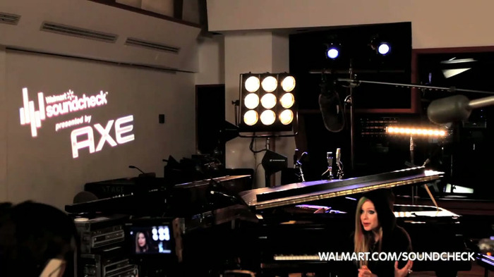 Avril Lavigne on Walmart Soundcheck_ Twitter 098