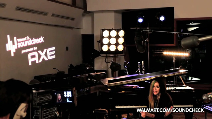 Avril Lavigne on Walmart Soundcheck_ Twitter 100