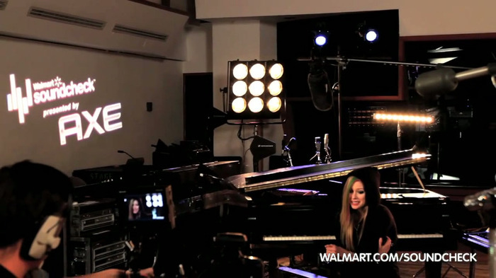 Avril Lavigne on Walmart Soundcheck_ Twitter 103
