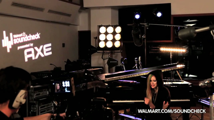Avril Lavigne on Walmart Soundcheck_ Twitter 104