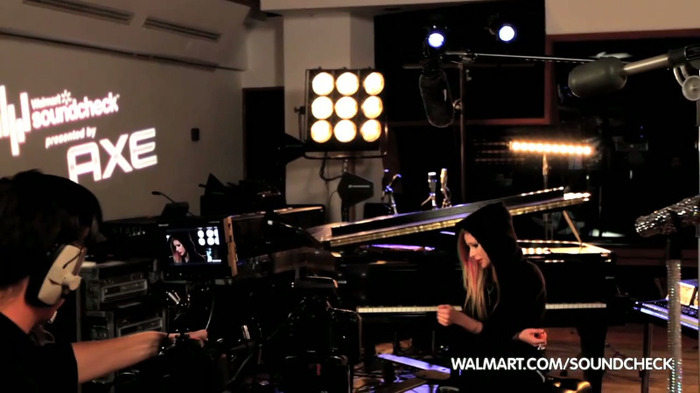 Avril Lavigne on Walmart Soundcheck_ Twitter 109
