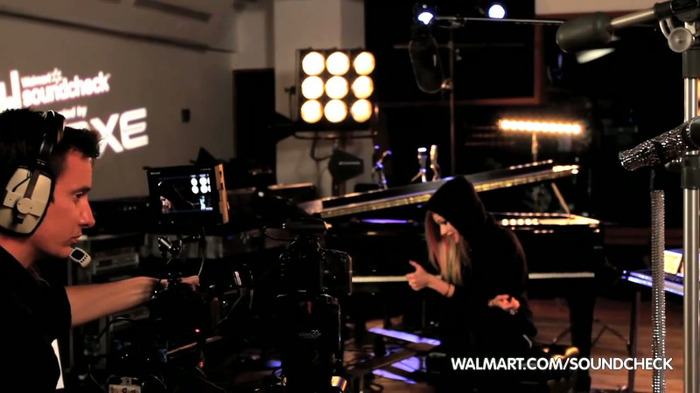 Avril Lavigne on Walmart Soundcheck_ Twitter 116