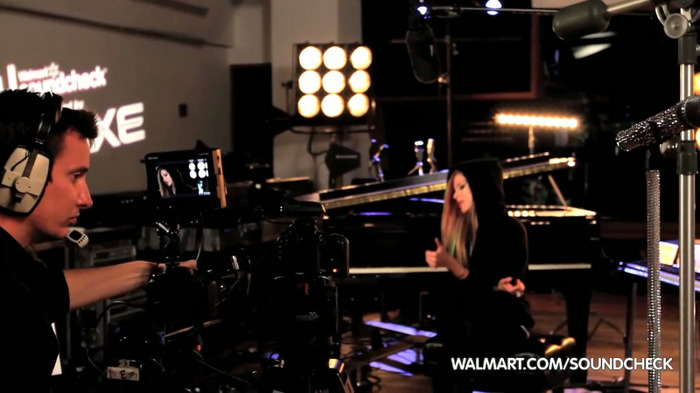 Avril Lavigne on Walmart Soundcheck_ Twitter 118