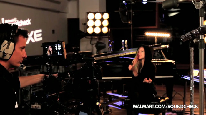 Avril Lavigne on Walmart Soundcheck_ Twitter 119