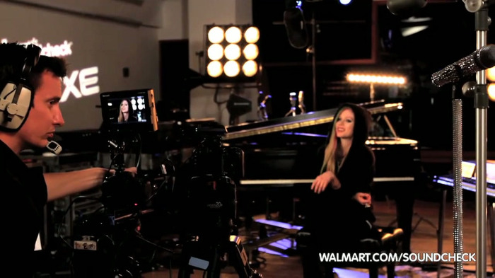 Avril Lavigne on Walmart Soundcheck_ Twitter 121