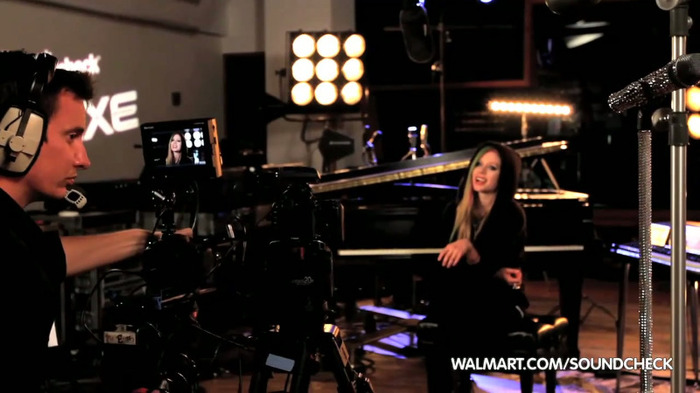 Avril Lavigne on Walmart Soundcheck_ Twitter 122