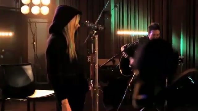 Avril Lavigne-Smile Walmart 0013