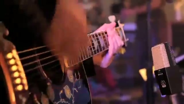 Avril Lavigne-Smile Walmart 0017