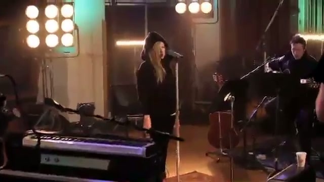 Avril Lavigne-Smile Walmart 0022