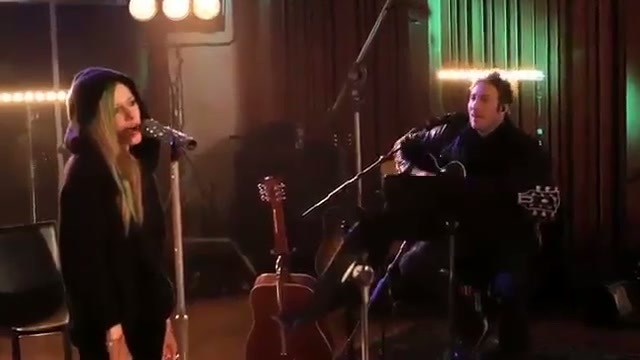 Avril Lavigne-Smile Walmart 0037