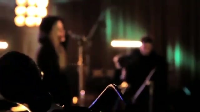 Avril Lavigne-Smile Walmart 0048