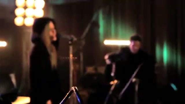 Avril Lavigne-Smile Walmart 0053