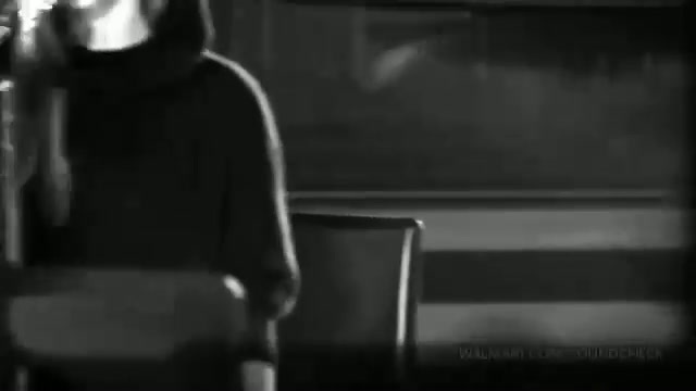 Avril Lavigne-Smile Walmart 0075