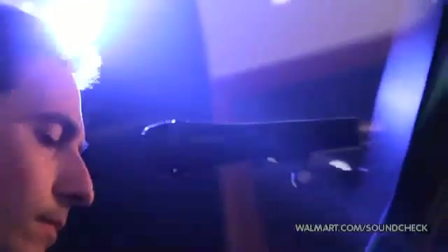 Avril Lavigne-Smile Walmart 0144