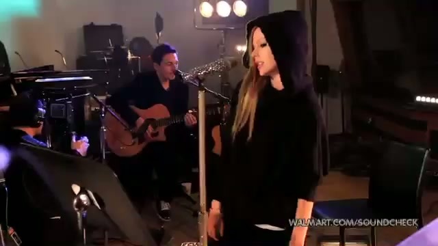 Avril Lavigne-Smile Walmart 0152