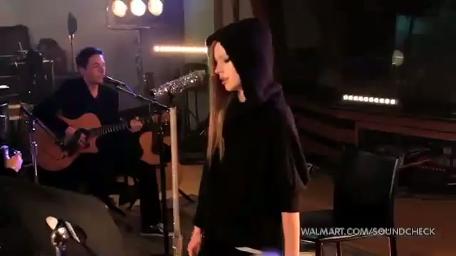 Avril Lavigne-Smile Walmart 0164