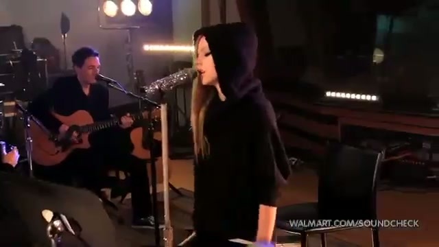 Avril Lavigne-Smile Walmart 0165
