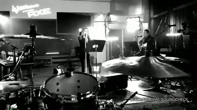 Avril Lavigne-Smile Walmart 0199