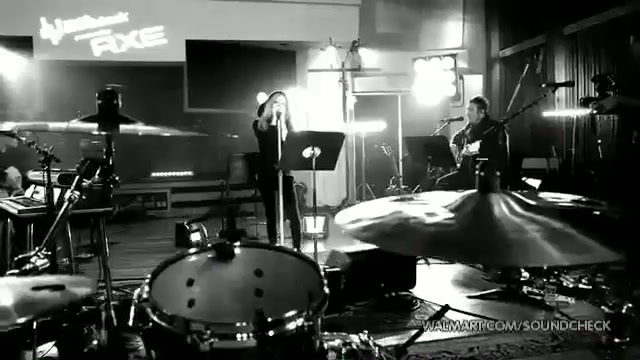 Avril Lavigne-Smile Walmart 0200