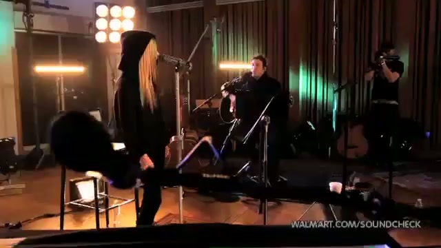 Avril Lavigne-Smile Walmart 0210