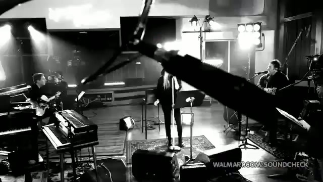 Avril Lavigne-Smile Walmart 0241