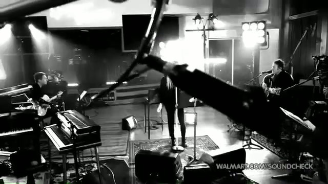 Avril Lavigne-Smile Walmart 0243